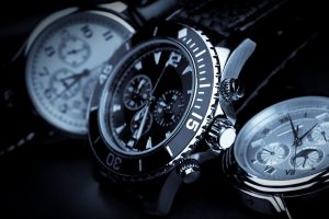 【オメガの腕時計】スピードマスター オートマチックの特徴や歴史を解説｜おすすめモデルも紹介