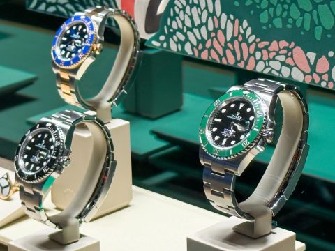 ロレックスのグリーンサブを高く売るには？買取価格の相場と高価買取のコツを解説