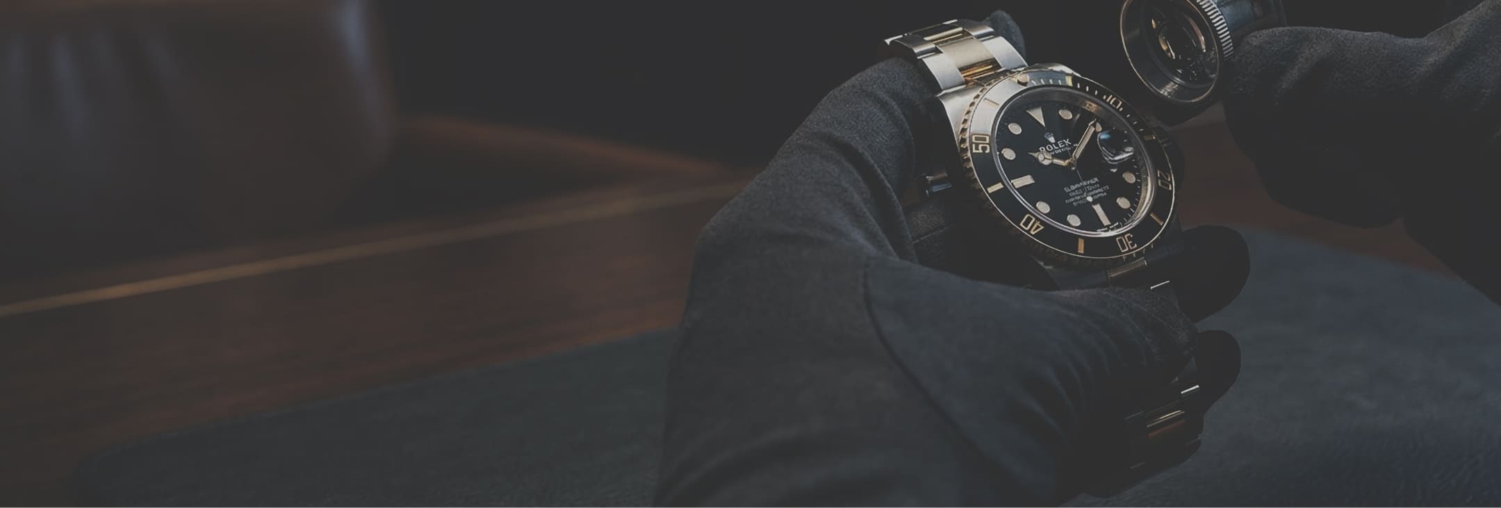 鑑定している写真