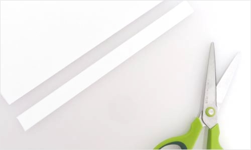 紙とハサミの写真