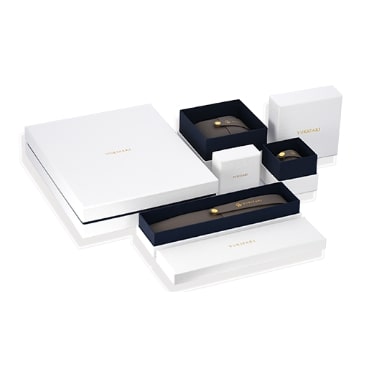 ジュエリー用の白いオリジナルボックス