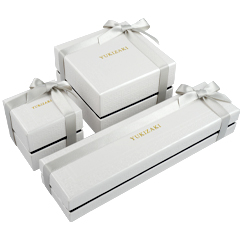 包装紙無しのクリスマス限定ラッピング